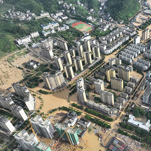 贵州榕江县公安局：灾后清淤，所有停在县城主次道路车辆一律驶离