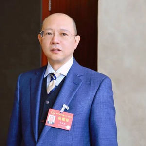 郑成渝，培植个人势力，搞钱色交易，大肆贪污国有资产