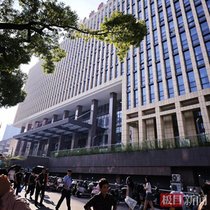 探访风波中的湘雅二院：挂号系统已无刘翔峰名字，工作人员拒答罗帅宇相关问题