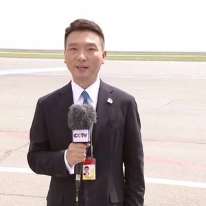 习近平抵达阿斯塔纳出席第二届中国—中亚峰会