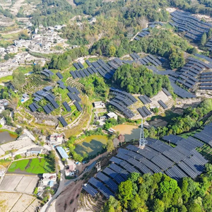 茶光互补 中广核云南墨江碧溪235兆瓦光伏电站并网发电