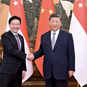 习近平会见新加坡总理黄循财