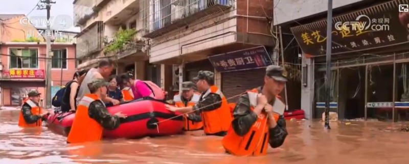 强降雨持续影响多地：多部门联动抢险救援  争分夺秒守护民众安全