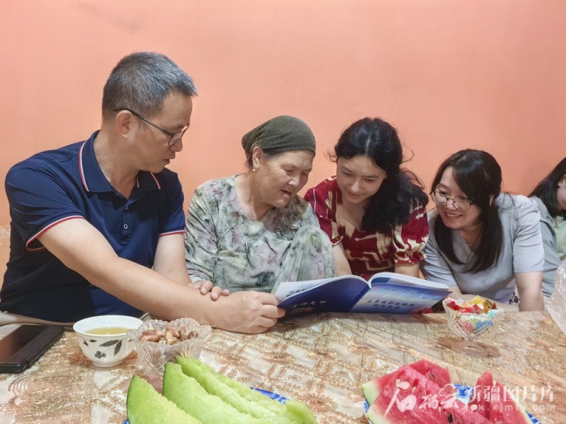 祖国大家庭的温暖丨课桌连着大江南北