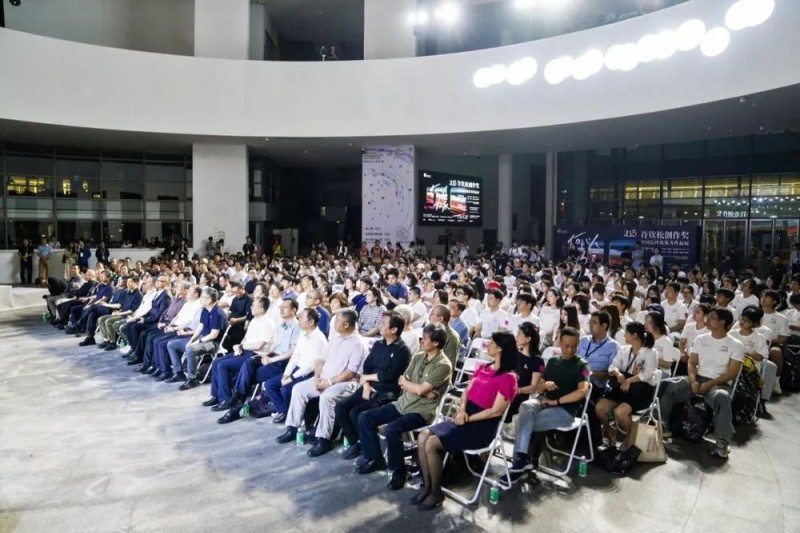 "何以为家"――2025年许钦松创作奖全国总评选优秀作品展在穗开幕