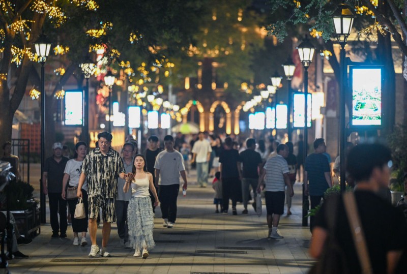 酷暑热浪中，“清凉经济”释放暑期消费强劲动能