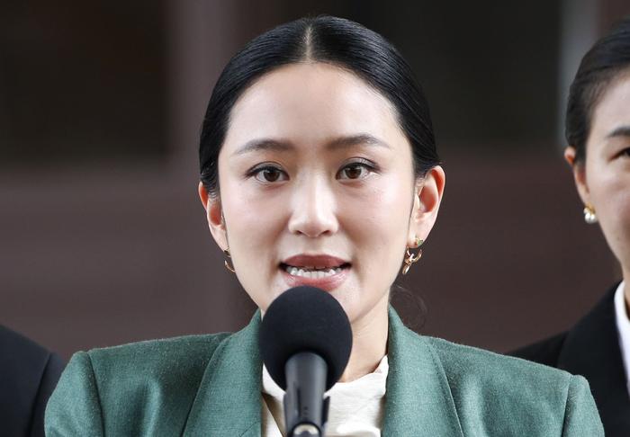 史上最年轻总理被停职后，泰国政局将走向何方？