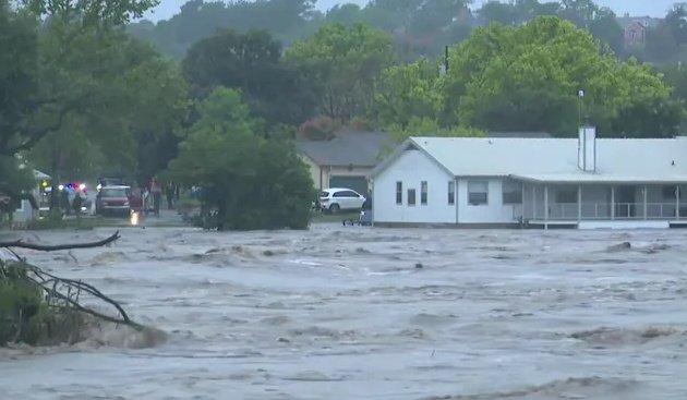 美国得克萨斯州“灾难性”洪水已致13人死亡 约23人失踪