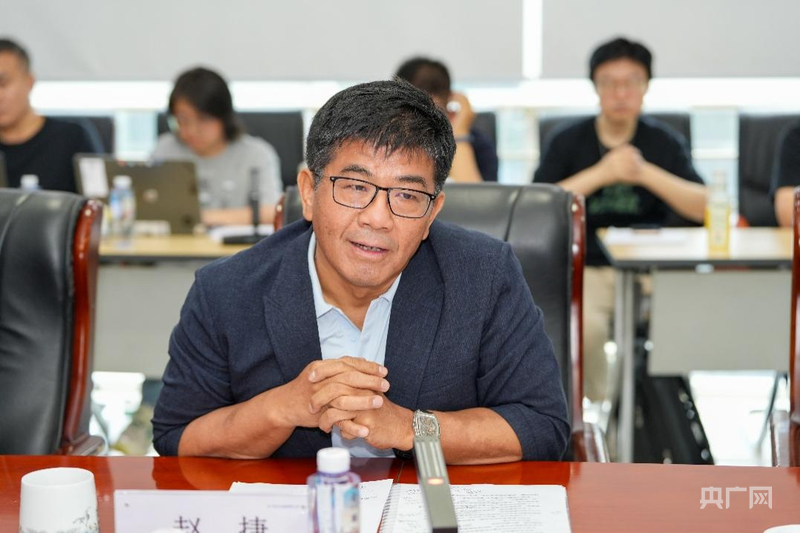 赵捷谈《沿着纬度听中国》：纪录片需要让观众“听懂”、被感染