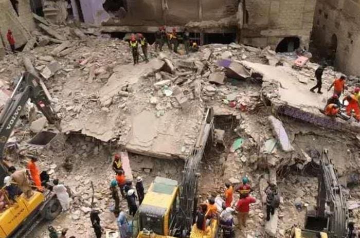 巴基斯坦卡拉奇一栋建筑倒塌 已致17人死亡