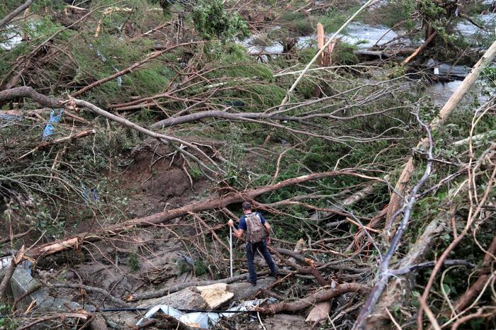美国得州洪水已遇难104人失踪24人,预警何故失效?