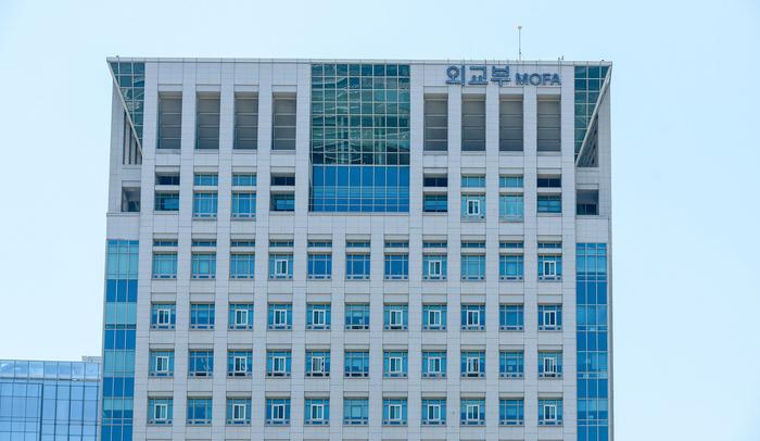 特朗普索要100亿美元驻韩军费 韩方:将遵守现有协定