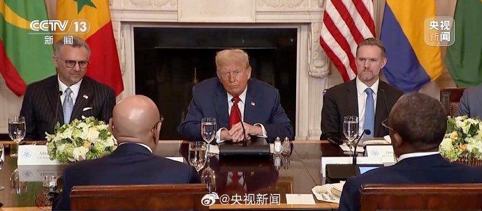 特朗普问利比里亚总统在哪学的英语