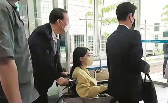 韩国前总统尹锡悦被收押,身边人士称其糖尿病药物服用量减半,或申请前往外部医院治疗,特检组突查其住宅,金建希独自在家