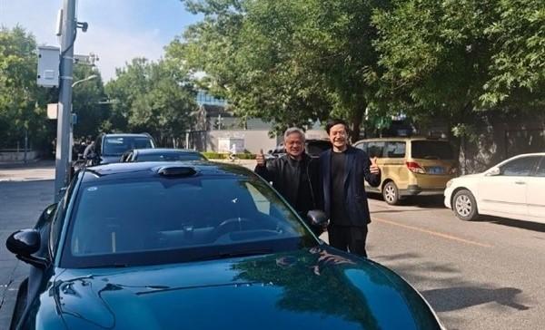 黄仁勋：我很想买一台小米汽车；美团高管回应刘强东只赚5%：大哥，从来没人能赚到5%；小鹏汽车扩招8000人！年内员工规模将达3万