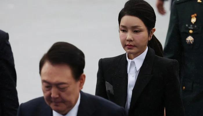 韩媒：尹锡悦夫人被疑收受来源“统一教”贿赂，韩国独检组搜查“统一教”设施