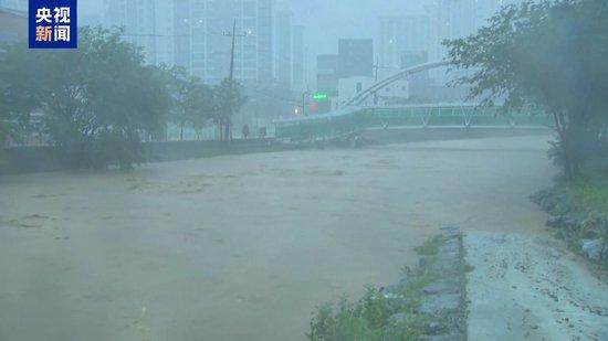韩国多地遭遇破纪录暴雨 已致4人死亡