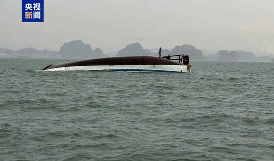 越南下龙湾发生游船倾覆事故 已致27人死亡
