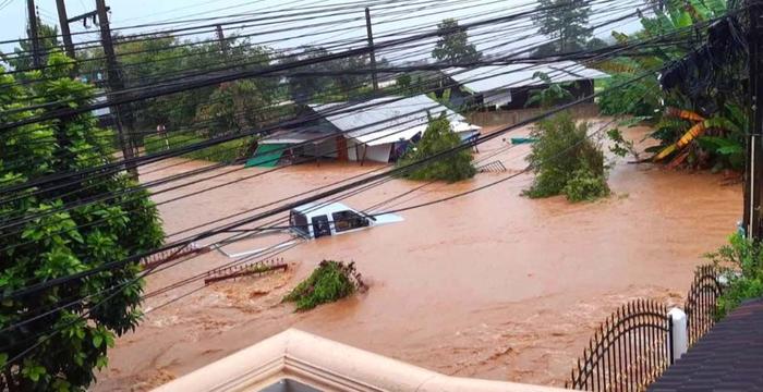 泰国北部遭洪灾 多地启动灾害应急机制