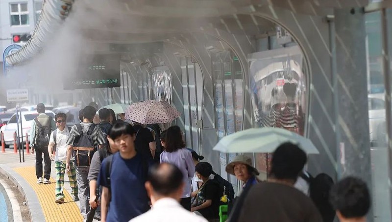 7点出发｜“潜水教练反复把女孩压向水底”？三亚警方通报→