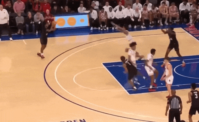 疯了，轰动NBA！布克创造历史最高年薪！7546万一年，比亚历山大还贵