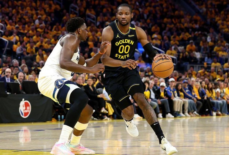 年薪5413万+5683万，将争冠球队慢慢拖垮！NBA被高估的超巨诞生