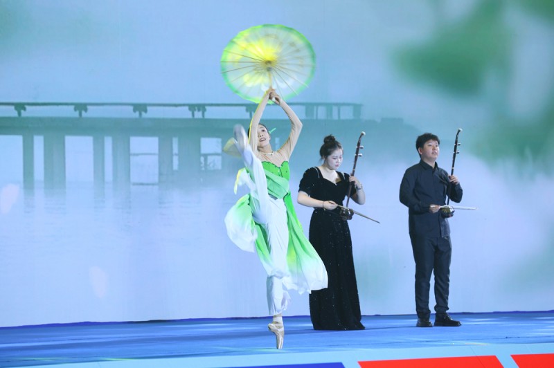 【黔言】以教育为媒，为合作建平台，为青年搭舞台