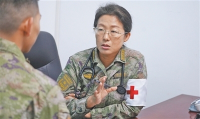 用有温度的治疗守好军民健康防线（最美新时代革命军人风采）