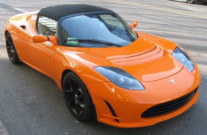 跳票八年，特斯拉 Roadster 仍在路上