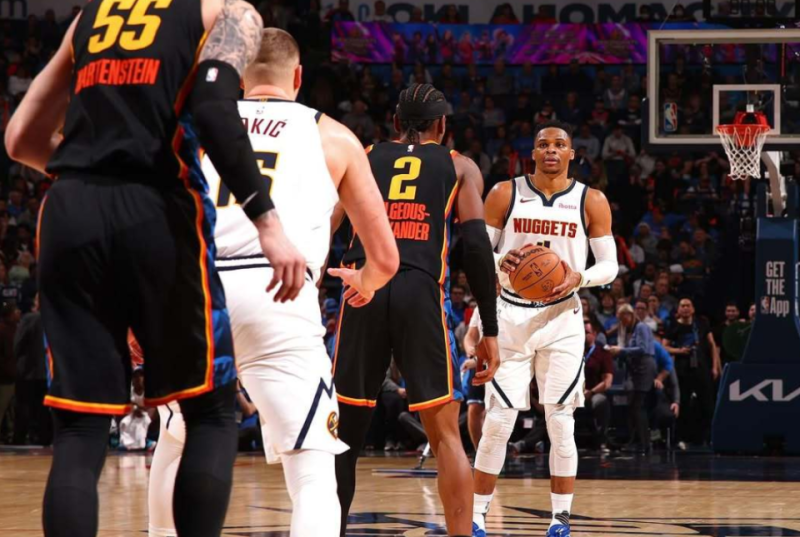 从年薪4600万降到底薪，找不到下家！NBA昔日超巨距离退役不远了
