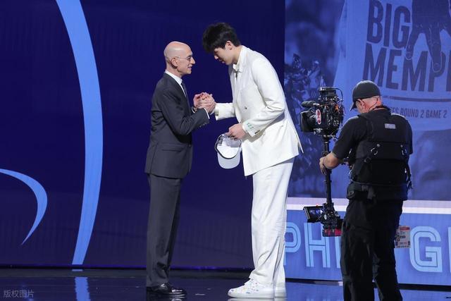 杨瀚森在开拓者没戏了？利拉德控球压制 中国中锋真的会梦碎NBA？
