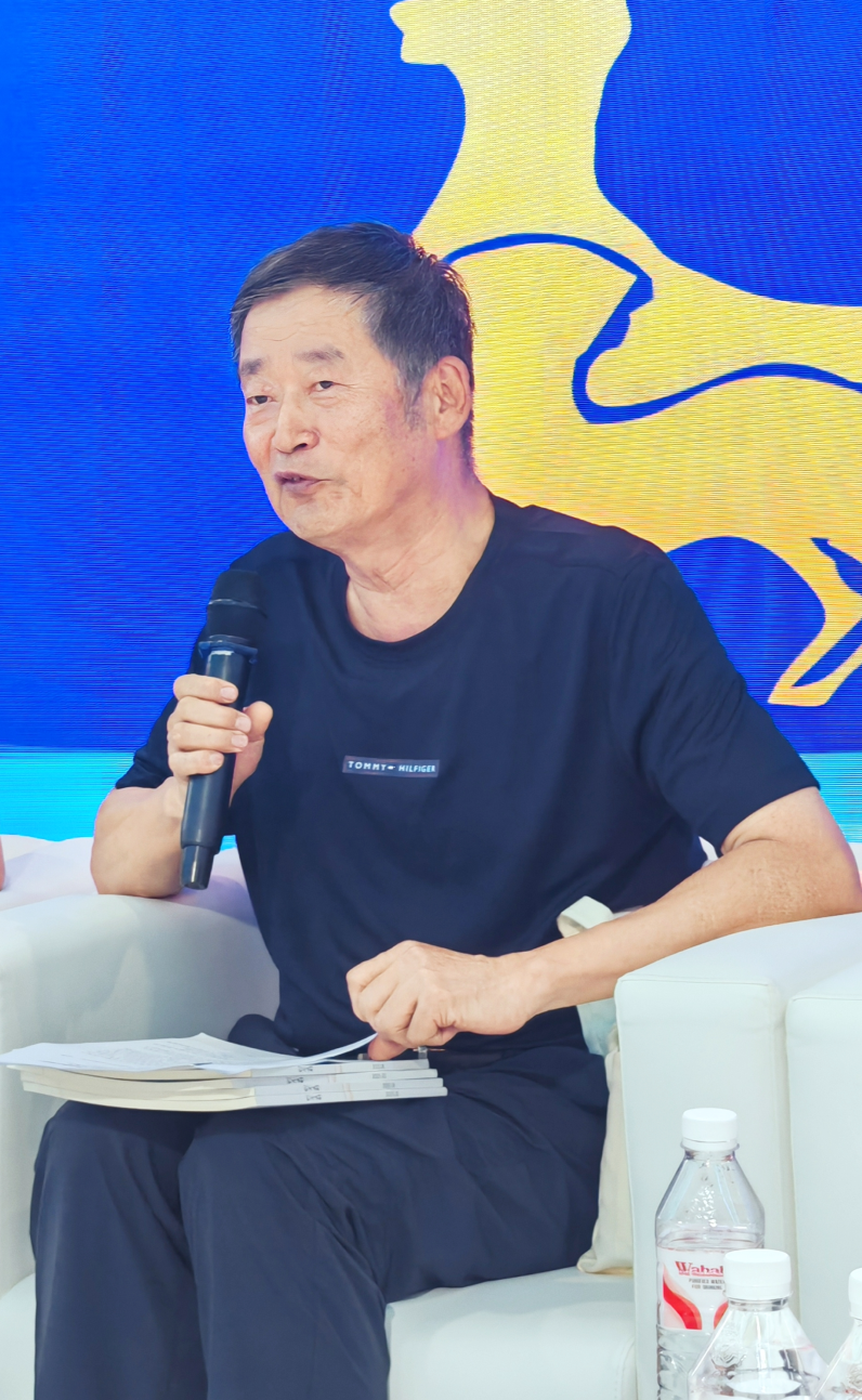 “记录暖城温度”――王占义在《鄂尔多斯》《阿拉腾甘德尔》创刊45周年读者见面座谈会上的发言