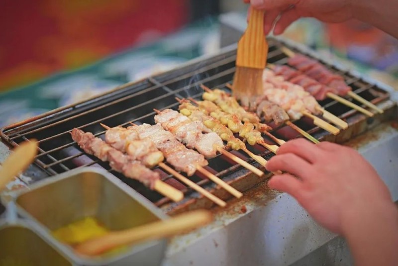 看丹观察丨“同一家店堂食用鲜肉外卖用冻肉”？！网友：吃外卖的我，碎了……