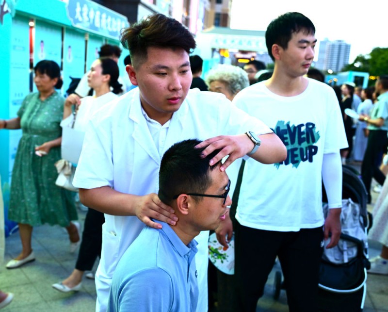 暑期消费乘“热”而上 夏日经济活力澎湃