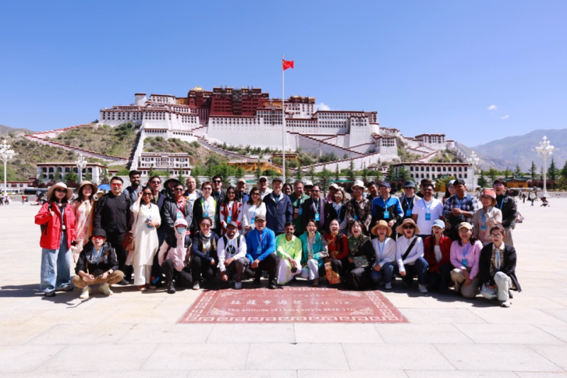 “中国在保护自然环境的同时实现了高度现代化！”――多国记者眼中的现代西藏