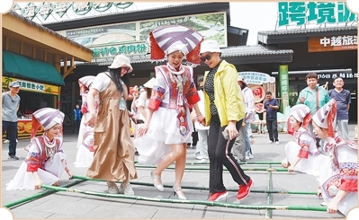 一瀑流淌两国情  民心相通共潮生（边城见闻）