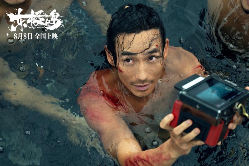 电影《东极岛》发布“上岛下海”演员特辑 “改头换面”式演绎观众感叹“认不出”