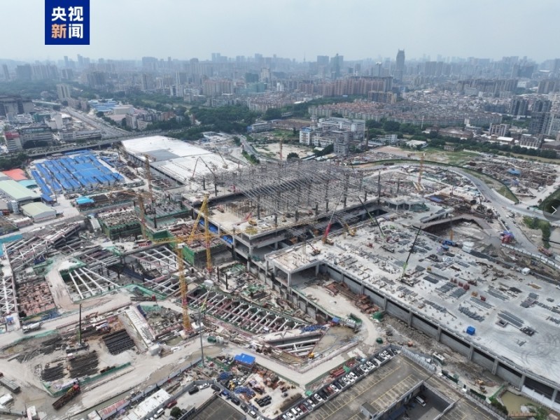 广湛高铁佛山站主站房屋盖钢结构合拢