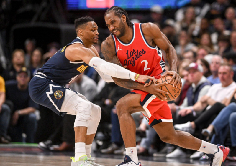 从年薪4600万降到底薪，找不到下家！NBA昔日超巨距离退役不远了
