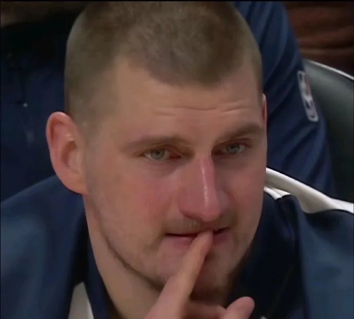 疯了，轰动NBA！布克创造历史最高年薪！7546万一年，比亚历山大还贵
