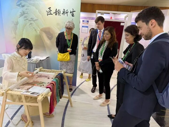 文化中国行丨“绣”出国际范儿  苏州高新区苏绣闪耀日内瓦