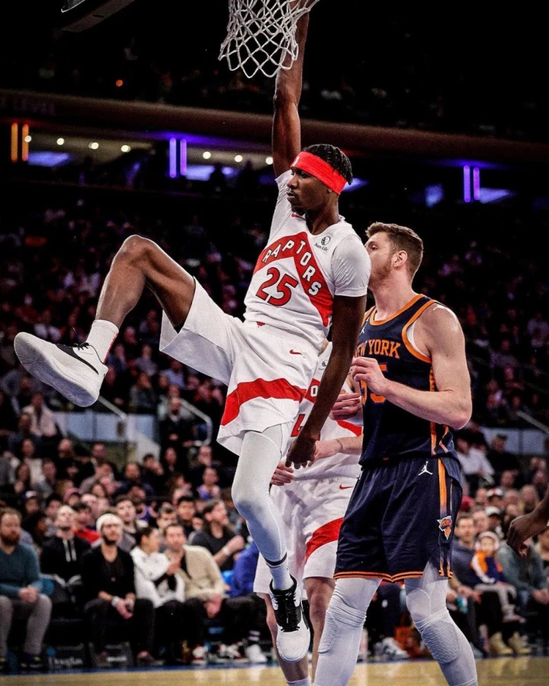突发达成！创NBA纪录的超级交易！7队参与，湖勇全部加入！湖人再签中锋
