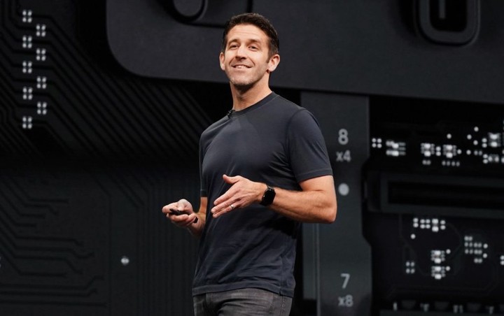 下一任苹果 CEO，可能是这位 iPhone 的掌舵人