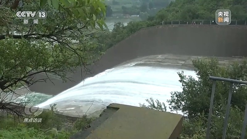 焦点访谈丨多地遭遇洪涝灾害 各方力量奋战抗洪救灾第一线
