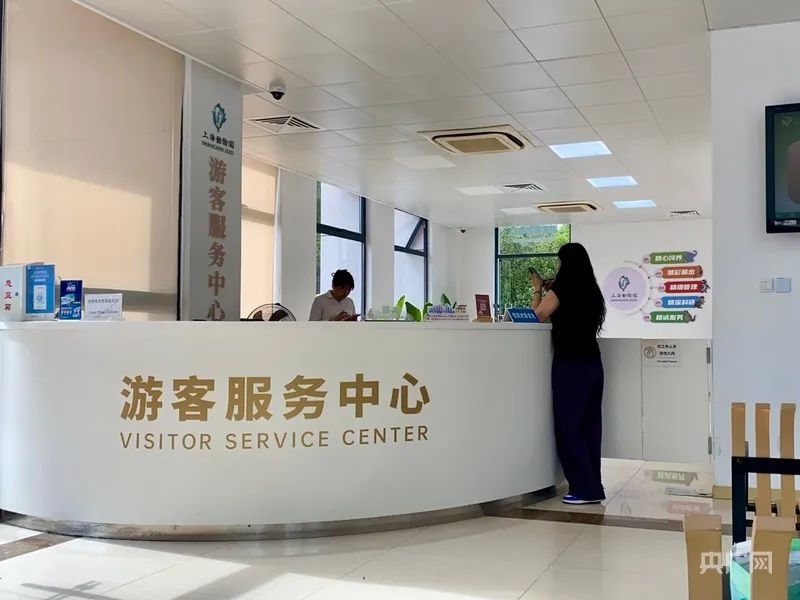 看丹观察丨父母喂10月龄婴儿喝奶被赶！网友：“文明观展”容不下一瓶奶吗？
