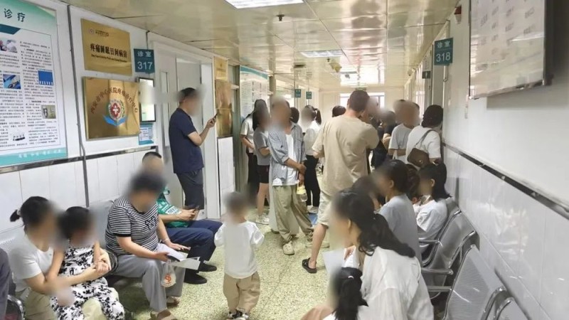 看丹观察丨“毒源”是什么？为何两地检查差距大？幼儿铅中毒事件诸多问题待解！
