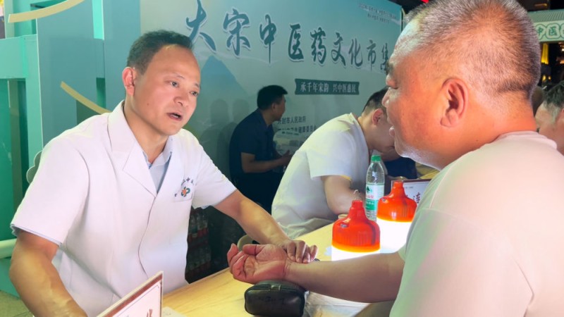 暑期消费乘“热”而上 夏日经济活力澎湃