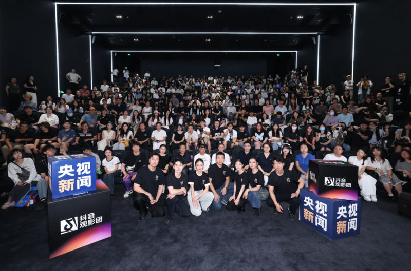 当这些照片“活”起来，央视新闻观影团哭了……