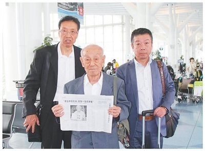 在血与火、生与死的考验中结下深厚友谊（铭记历史 开创未来）