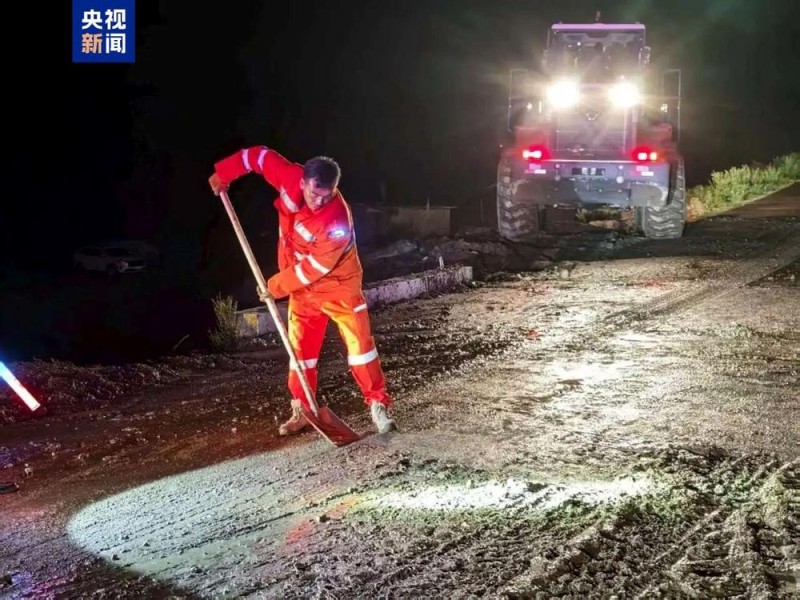 降雨导致青海部分路段交通受阻 交通部门紧急处置